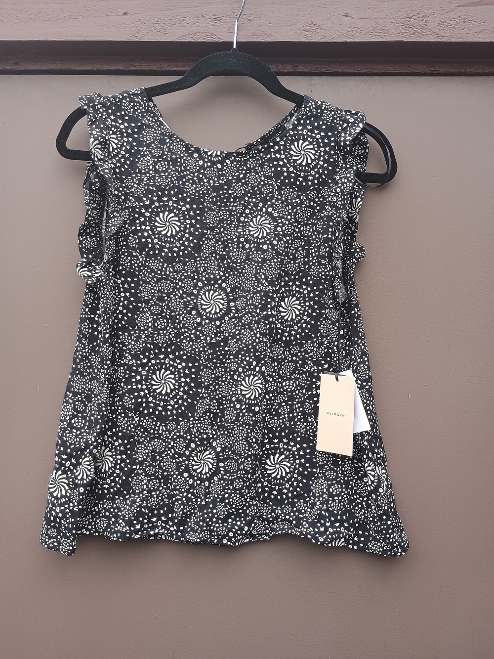 Sleeveless Black & White Patterned Women's Top